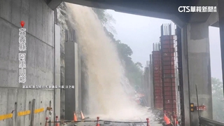 嘉159線路坍.山區邊坡崩塌　機具冒雨搶通險象環生