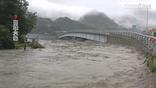 高雄山區大雨狂炸！　六龜.那瑪夏道路湧入泥流