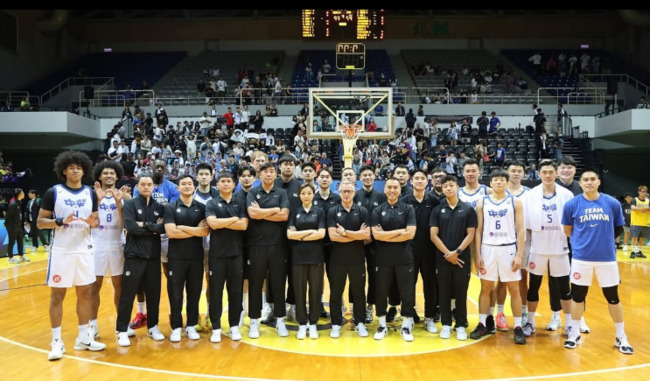 力組最強中華男籃！12人名單正式出爐　台美混血賀丹、賀博首打國際賽 | 華視新聞