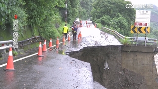 冒雨看醫生遇路坍！　高雄一家5口墜谷2死3失聯