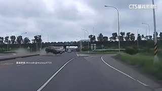 國道「玩命關頭」！　拒檢穿越匝道口　車掉水塘人落跑