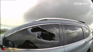 不滿前妻偕男子探視小孩　男子夥同友人砸車