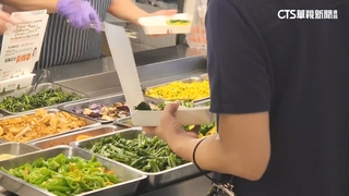 夾6菜+稀飯105元嫌太貴　男鬧自助餐店