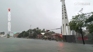 時雨量破百！台南崑山科大前水淹成河　店家浸水.車泡湯