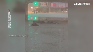台南雨災！　四維地下道車困涵洞　乘客逃生：險滅頂
