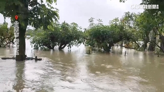 莫拉克以來最慘！　台南新市馬路爆噴泉.加油島消失