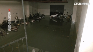 台南大雨水灌地下停車場　汽.機車泡水車主心痛