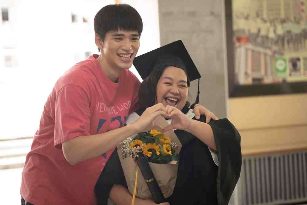 曉健參加瑞秋的畢業典禮