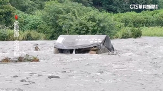 金崙溪暴漲改道淹農地　台電工程車拚搶修陷泥流