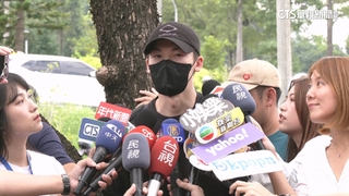 「國民老公」許光漢退伍！　粉絲擠爆役政署爭睹風采