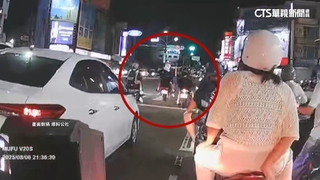 機車油門催落.輪胎即離地！炫技失控？警：涉危險駕駛