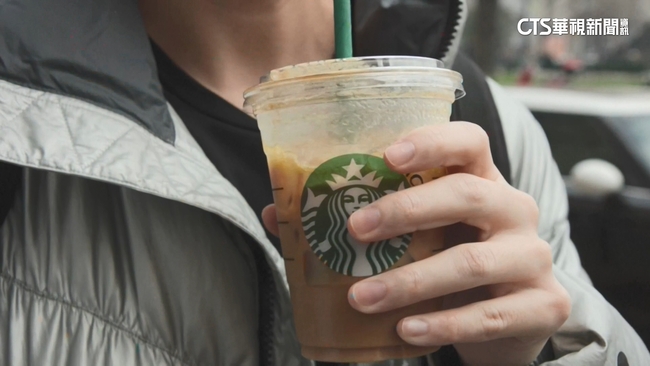 歡慶父親節！星巴克今買一送一　手搖飲祭優惠「2杯88元」 | 華視新聞