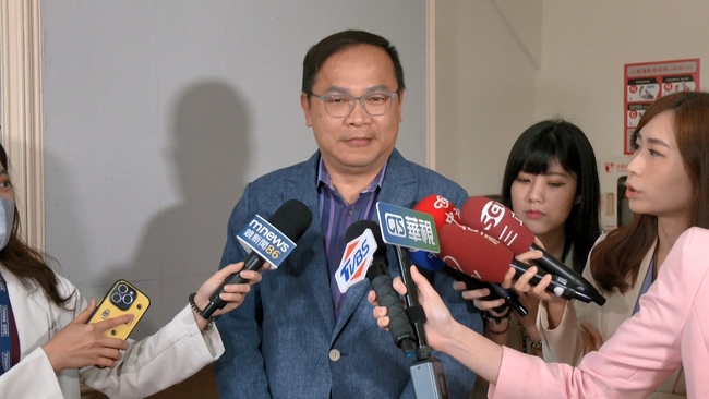 民進黨性平部發文譴責王義川　支持者湧留言區批「內鬼」：我們不要聖女部 | 華視新聞