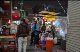 士林老攤販傳「老闆驟逝」！　突倒地疑「心肌梗塞」　網不捨：懷念爽朗嗓音