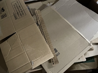 超商寄貨沒紙箱！　撿回收阿姨免錢贈　他「買麵包答謝」結局反轉