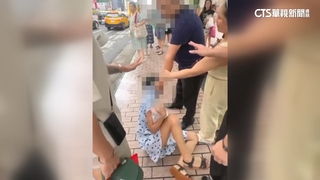 北車前當街施暴！莽夫不聽路人勸　雨傘痛毆.拖行妻