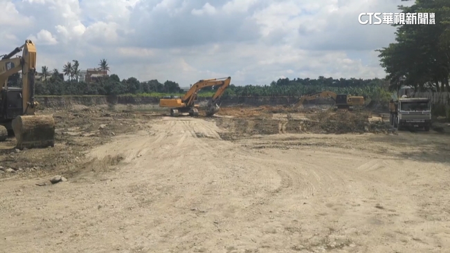 街景圖驚人變化！綠林風景不再　火龍果園遭盜採剷平 | 華視新聞