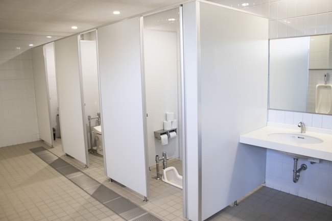 公廁掛勾為何有雙層？ 真正用途曝光　網驚：以為可放很多東西 | 華視新聞