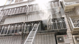 火力全開！　殺蟲劑配打火機滅蟲把家燒了　男遭警法辦