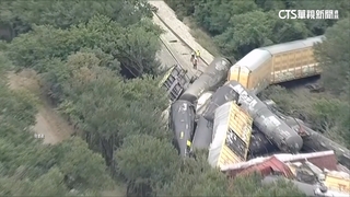 美載貨列車脫軌起火　傳載危險物幸未外漏