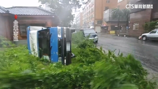 楊柳颱風直撲台東！　圍籬倒地砸車　太陽能板遭吹飛