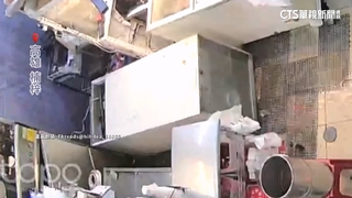 楊柳狂風襲高雄　楠梓飲料店2台冰箱被吹倒報廢