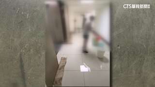 楊柳「螺旋雨帶」致災！高雄社宅漏水住戶合力清