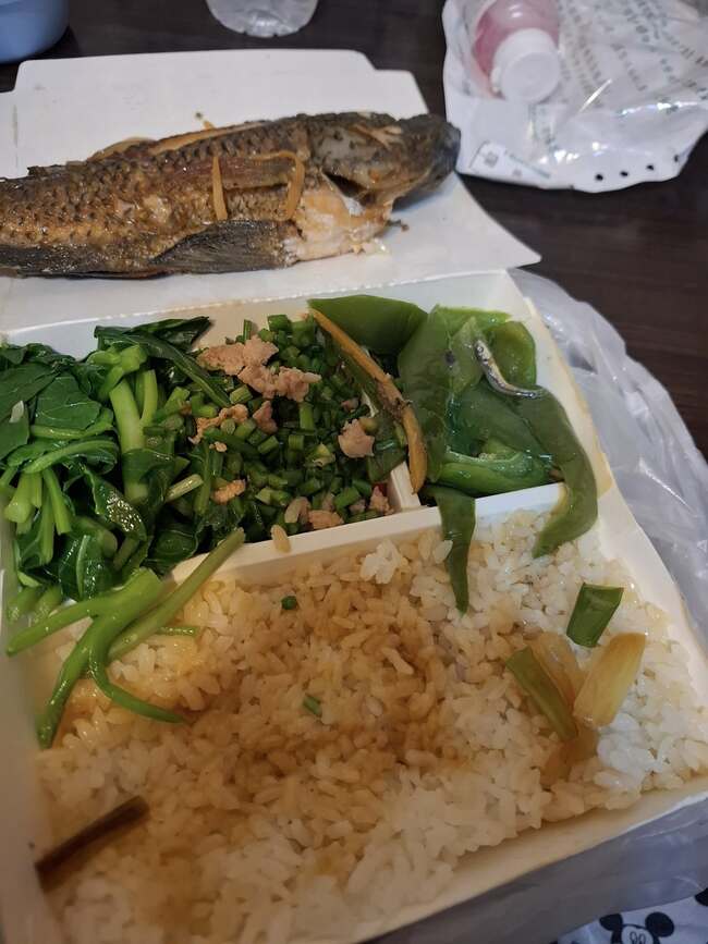 高雄買便當「1魚3菜」280元！　網曝「可能原因」：這價格還可以接受 | 華視新聞
