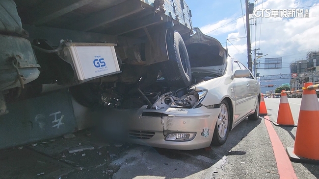 男逆向蛇行沿路撞「稱陽光刺眼」　警：涉毒駕 | 華視新聞