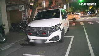 轎車未禮讓救護車相撞　波及腳踏車騎士釀6傷