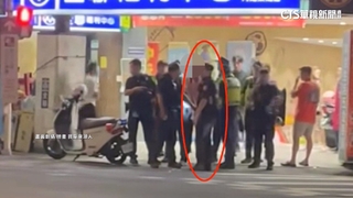 北市內湖驚魂！　男持利器逛超商.賣場　勇警奪刀遭劃傷