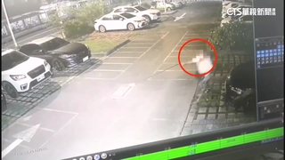 驚恐！陌生男疑潛入汽車偷鑰匙　女子嚇壞報警