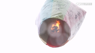 未在許可區！　網紅「十分鐵道」放天燈挨罰萬元