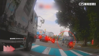 台中碰撞事故！　國中生突跑出　騎士急剎仍撞上