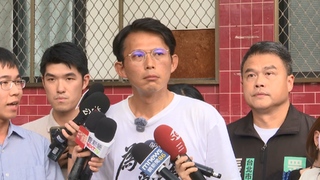 四叉貓爆料小兒子疑有美國籍　黃國昌「懶得理他」：肉搜未成年小孩的違法變態行為