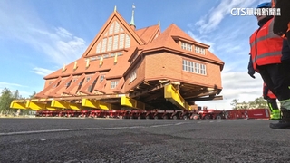 瑞典基魯納教堂搬家　出動大型拖車「整棟搬走」