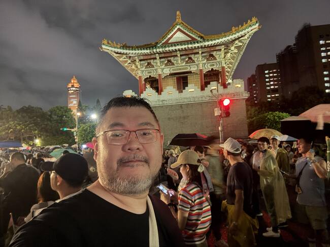 被黃國昌罵變態「肉搜未成年」　四叉貓澄清：假設性發問 | 華視新聞