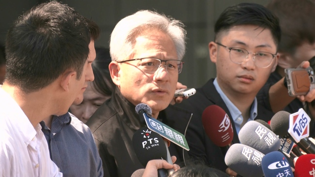 快閃台灣！被問能源議題　黃仁勳：盼台灣探索各項能源 | 華視新聞