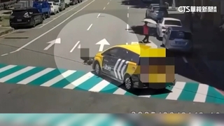 基隆廟口旁計程車右轉未停讓　童遭撞擦傷.幸無大礙