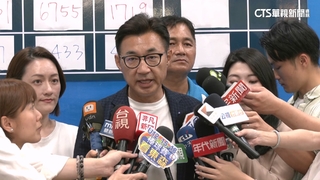 不同意逾6.5萬票！　挺過罷免戰　江啟臣偕妻謝票