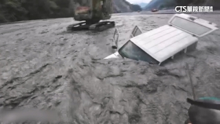 溯溪斷魂！吉普車闖萬大溪陷急流　男下車遭埋亡