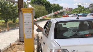 遊客控買1300元水果才能停車　業者：規範有寫