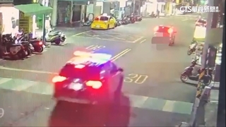 疑酒駕拒檢逃　擦撞2汽機車致乘客.騎士傷