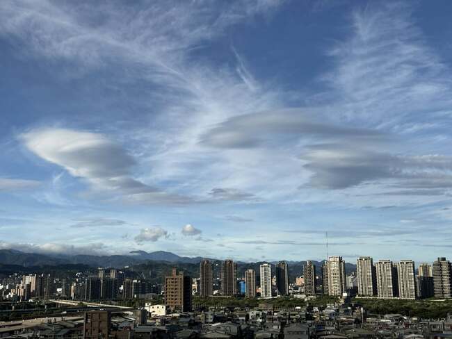 台北天空有「很多莢狀雲」！　專家：中南部應該會降溫 | 華視新聞