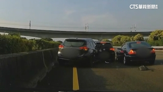 國道3連撞！　疑超車未注意前車降速　剎不住猛撞