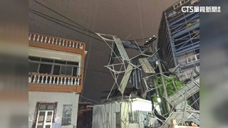 強風吹垮鷹架壓毀電桿　高雄旗津逾3千戶停電