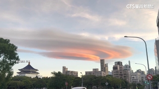 台北清晨見「莢狀雲」奇景　鄭明典：中南部將轉涼