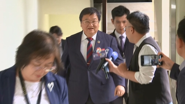 將卸任衛福部長　邱泰源「全力配合調整」：工作忙碌還沒打包 | 華視新聞