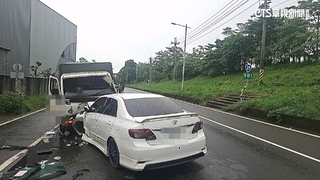 天雨路滑失控？　客車衝對向車道撞貨車　11歲男童OHCA