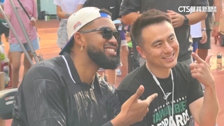 NBA旋風來襲！　Towns出席3對3活動　笑臉迎人